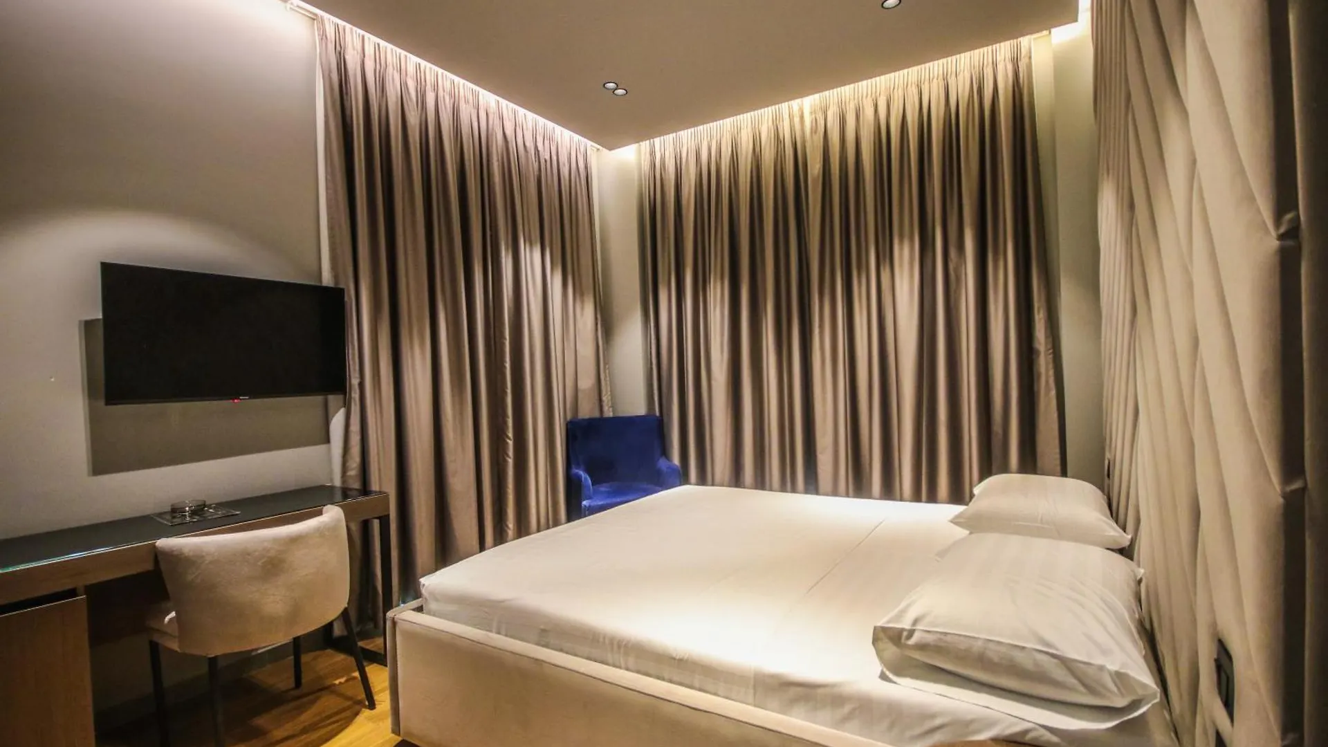 Love hotel Atrium Hotel Mjull-Bathore Albania