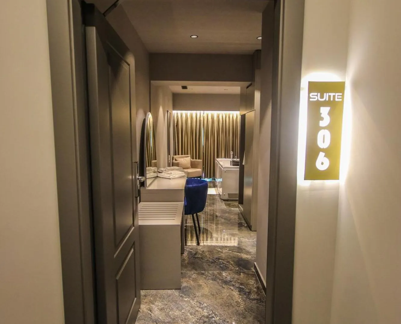 Atrium Hotel Mjull-Bathore Love hotel