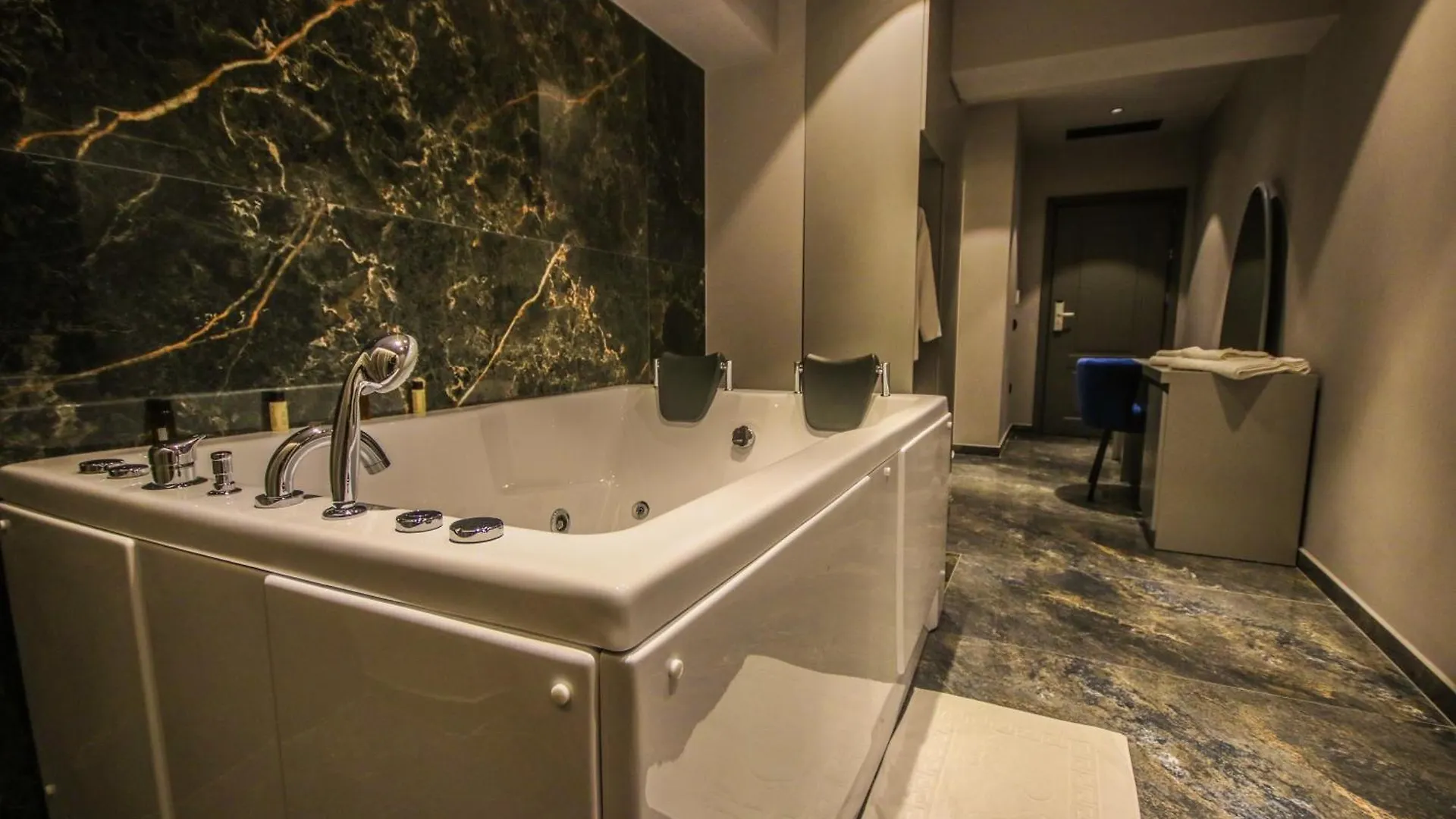 Atrium Hotel Mjull-Bathore