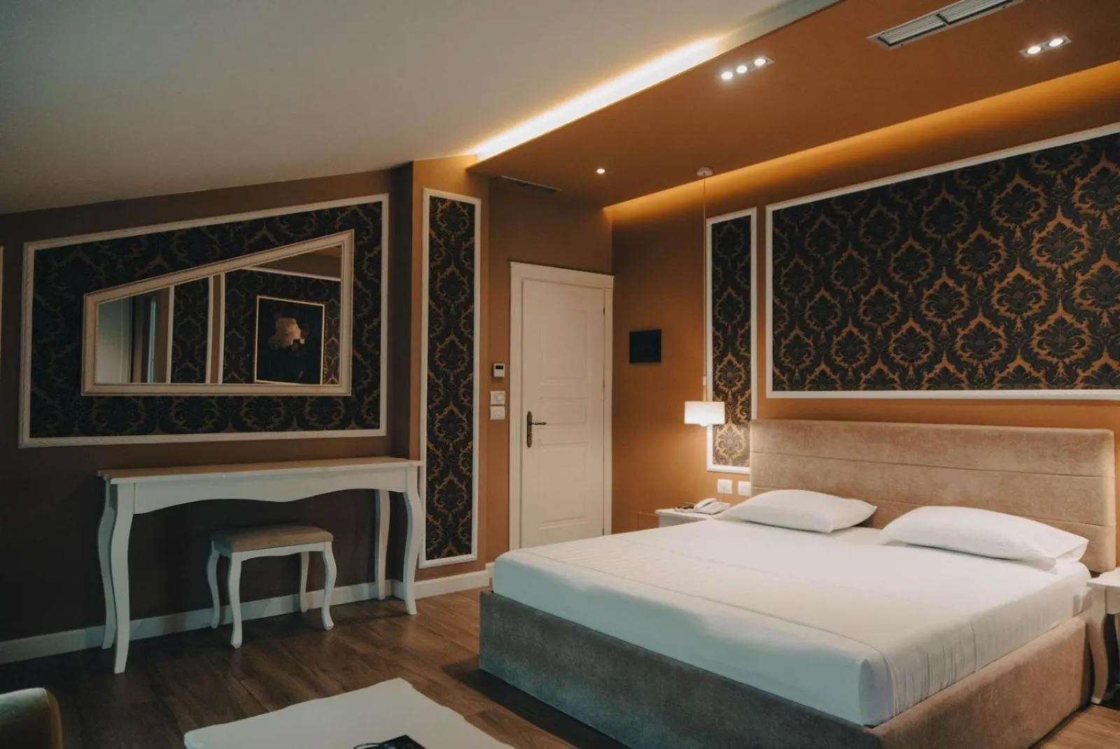 Atrium Hotel Mjull-Bathore Love hotel